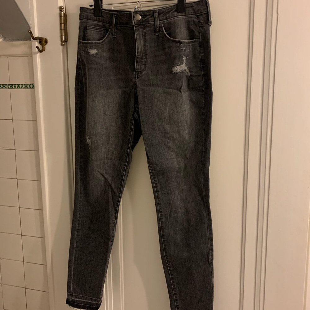 Gray/black distressed skinny jeans